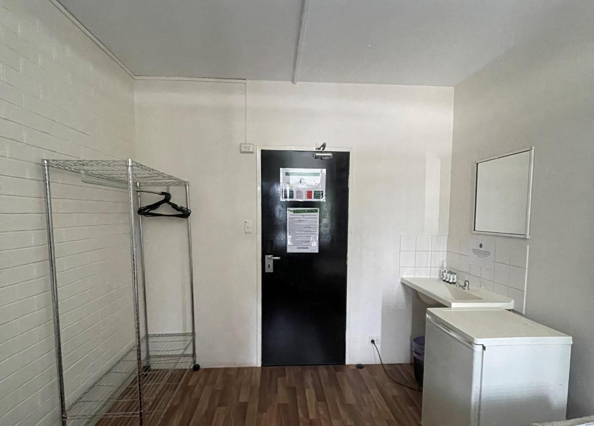 Youth Shack Backpackers Дарвин Экстерьер фото