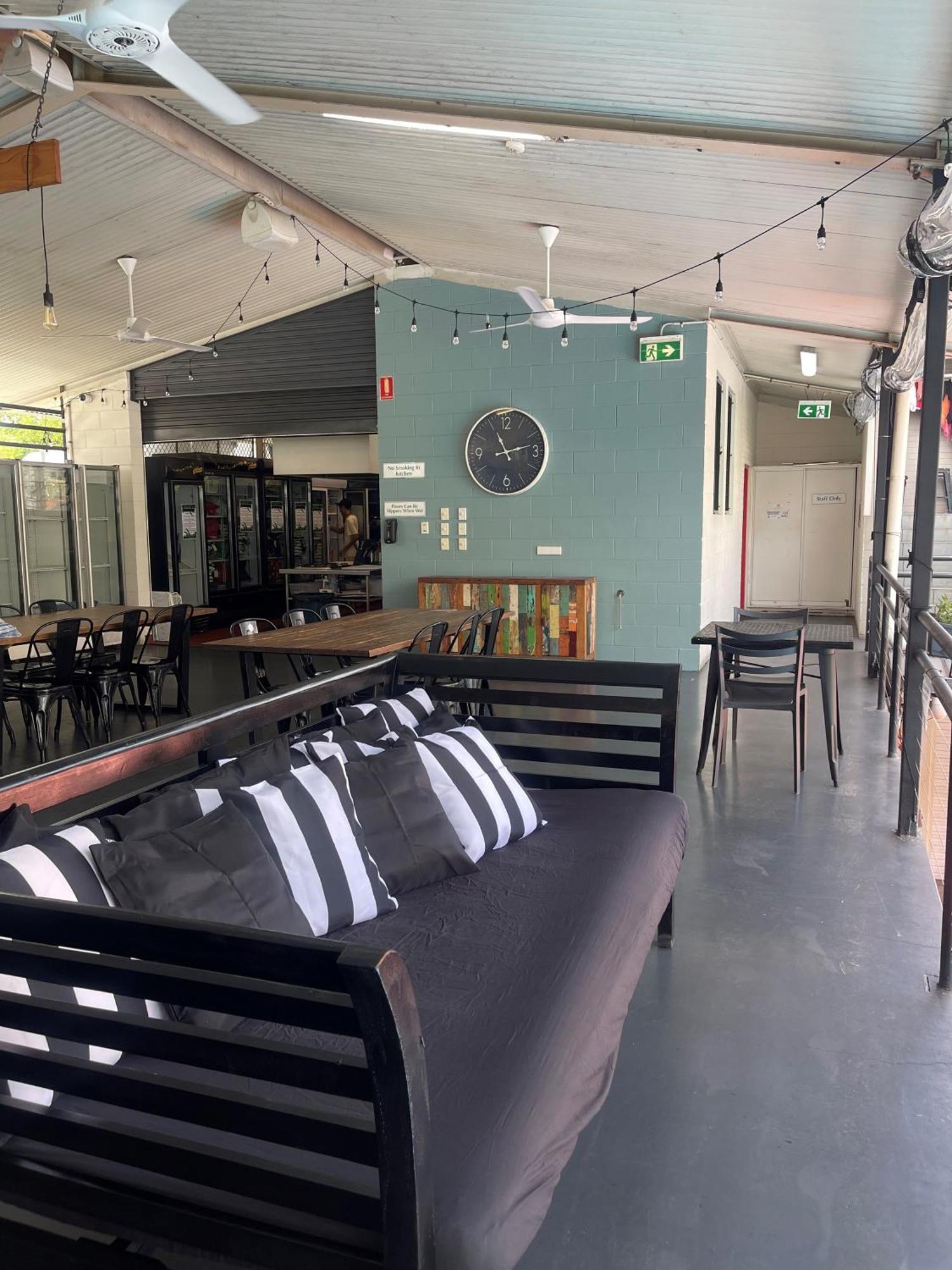 Youth Shack Backpackers Дарвин Экстерьер фото